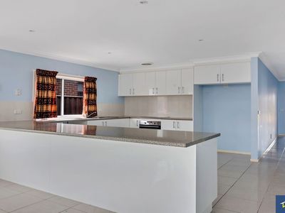 70 Eltham Parade, Manor Lakes