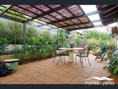 4 / 10 Queens Crescent, Mount Lawley