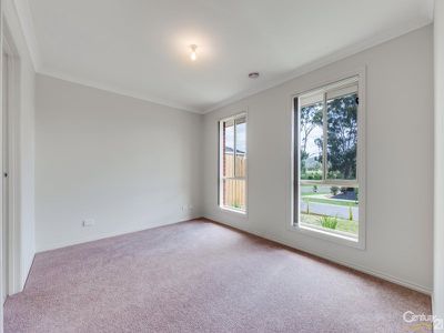 11 Doonie Way, Pakenham