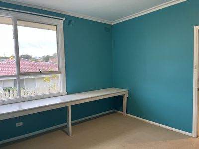 2 / 33 The Avenue, Belmont