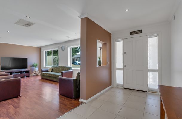 17 Garonne Circuit, Roxburgh Park