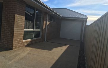 5 Burgess Avenue, Officer