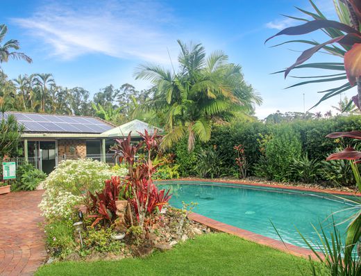 Fully Furnished 3 Bedroom Home with Tropical Pool image 13