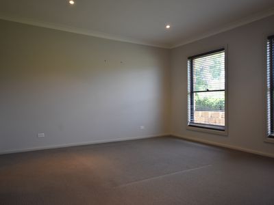 25 Lakeside Circuit, Dubbo