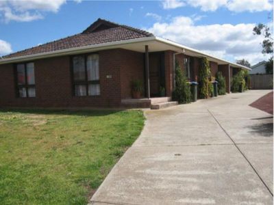 2/12 Moffatt Crescent, Hoppers Crossing