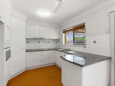 18 Edgeware Drive, Rochedale South