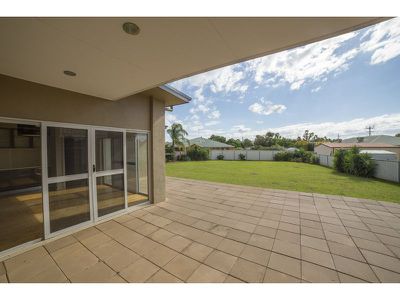 108 Maple Crescent, Narromine