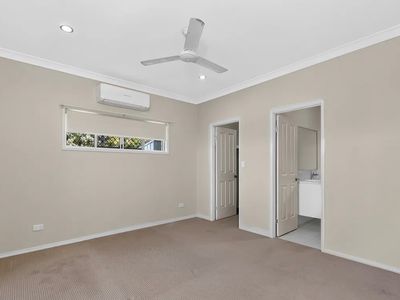 9 Lexington Drive, Lammermoor