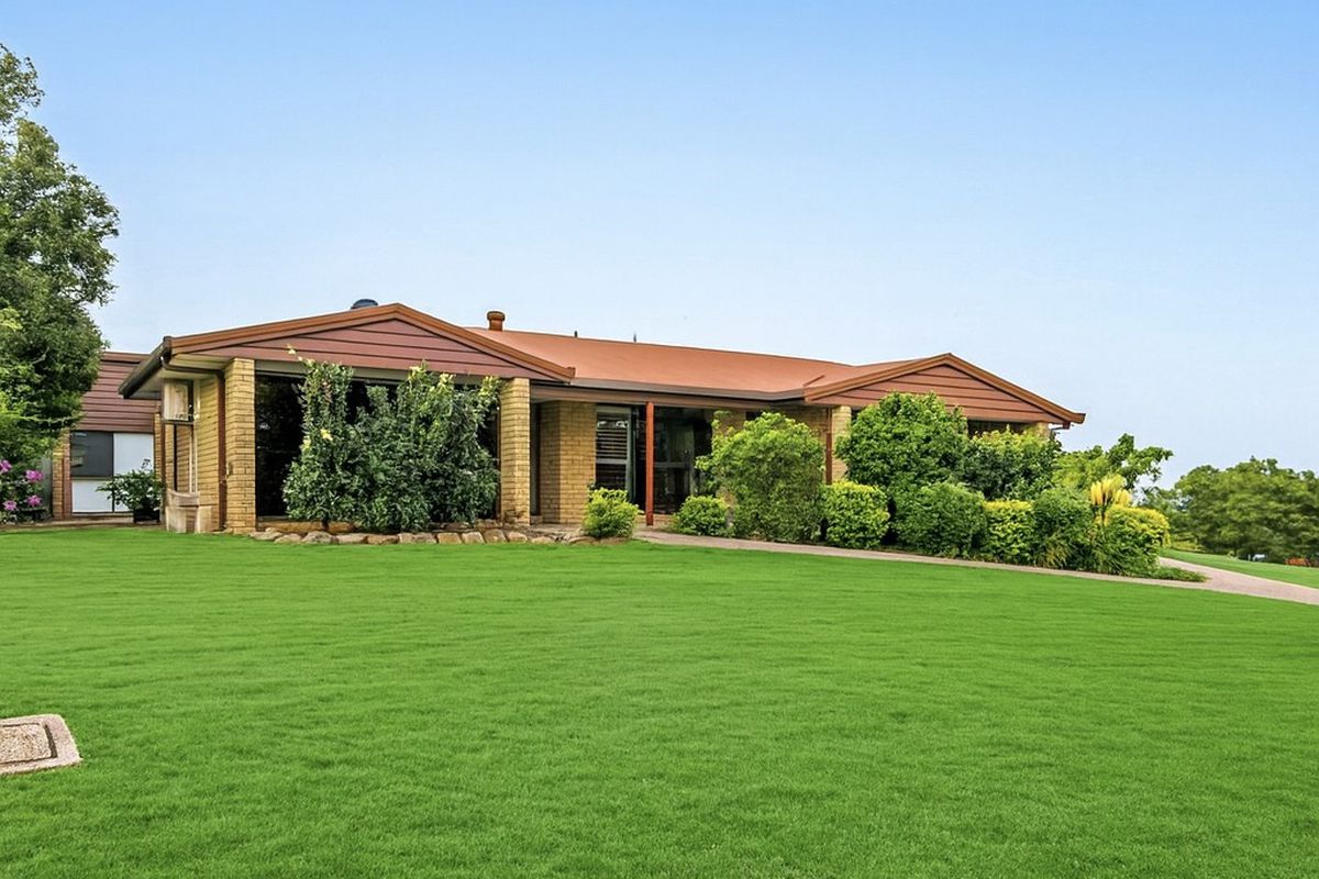 Spacious Family Living with Inground Pool, Dual Driveways, Large 1324m2 block