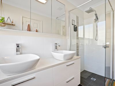 2 Anzio Court , Secret Harbour