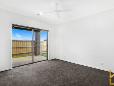 38 Bonhams Circuit, Manor Lakes