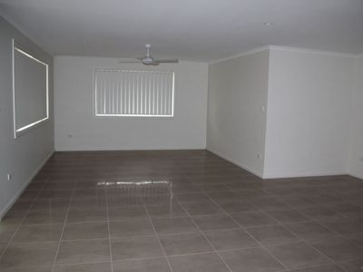 3 / 1A Cedar Grove, Forster