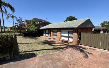38 BORONIA RD, Bossley Park