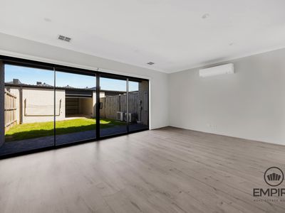 19 Stonefox Circuit, Clyde North