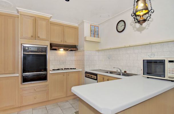 7 Elvin Crescent, Gladstone Park