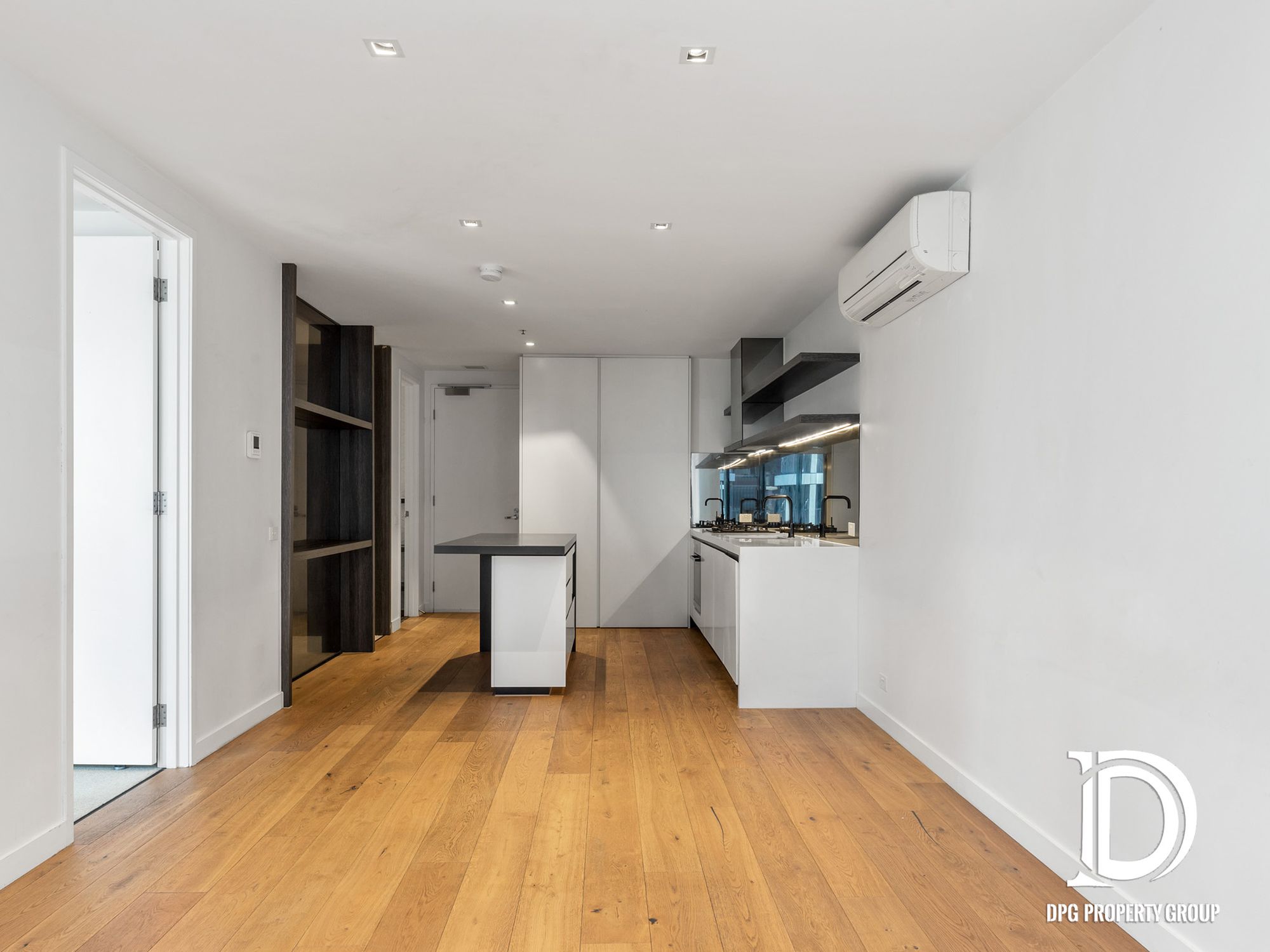 810 / 677 La Trobe Street, Docklands