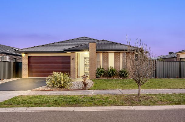 27 Brickwood Circuit, Craigieburn