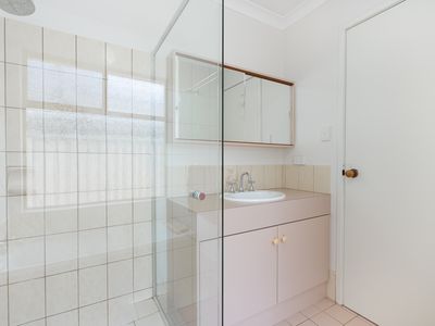 594 Safety Bay Rd, Waikiki