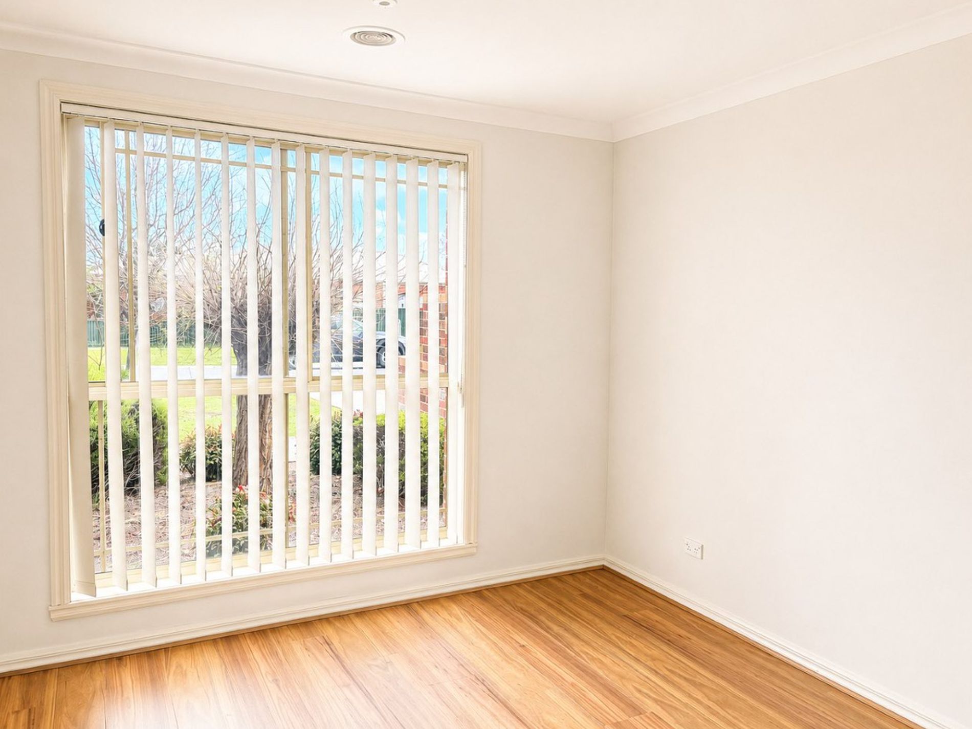 2 / 96 Thames Boulevard, Werribee