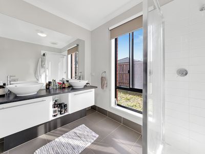 20 Embleton Chase, Weir Views
