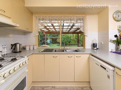 48 KINGFISHER DRIVE, Wodonga