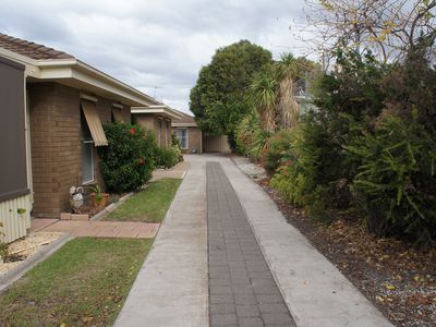3 / 7 Roberts Avenue, Horsham