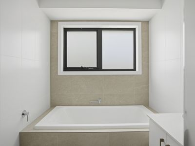 1 / 67 Parkfield Drive, Youngtown