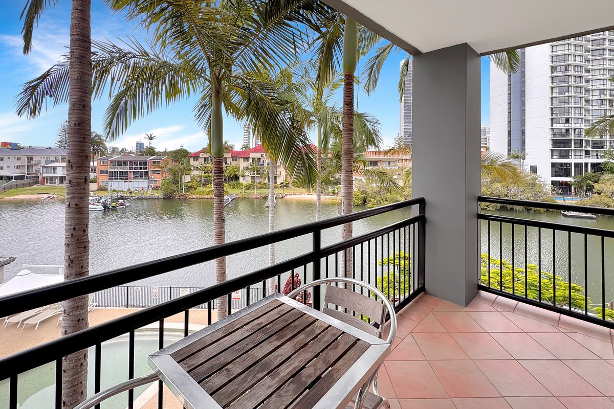 206b / 1-8 Paradise Island , Surfers Paradise