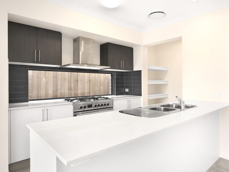 33 Parade Road, Leppington