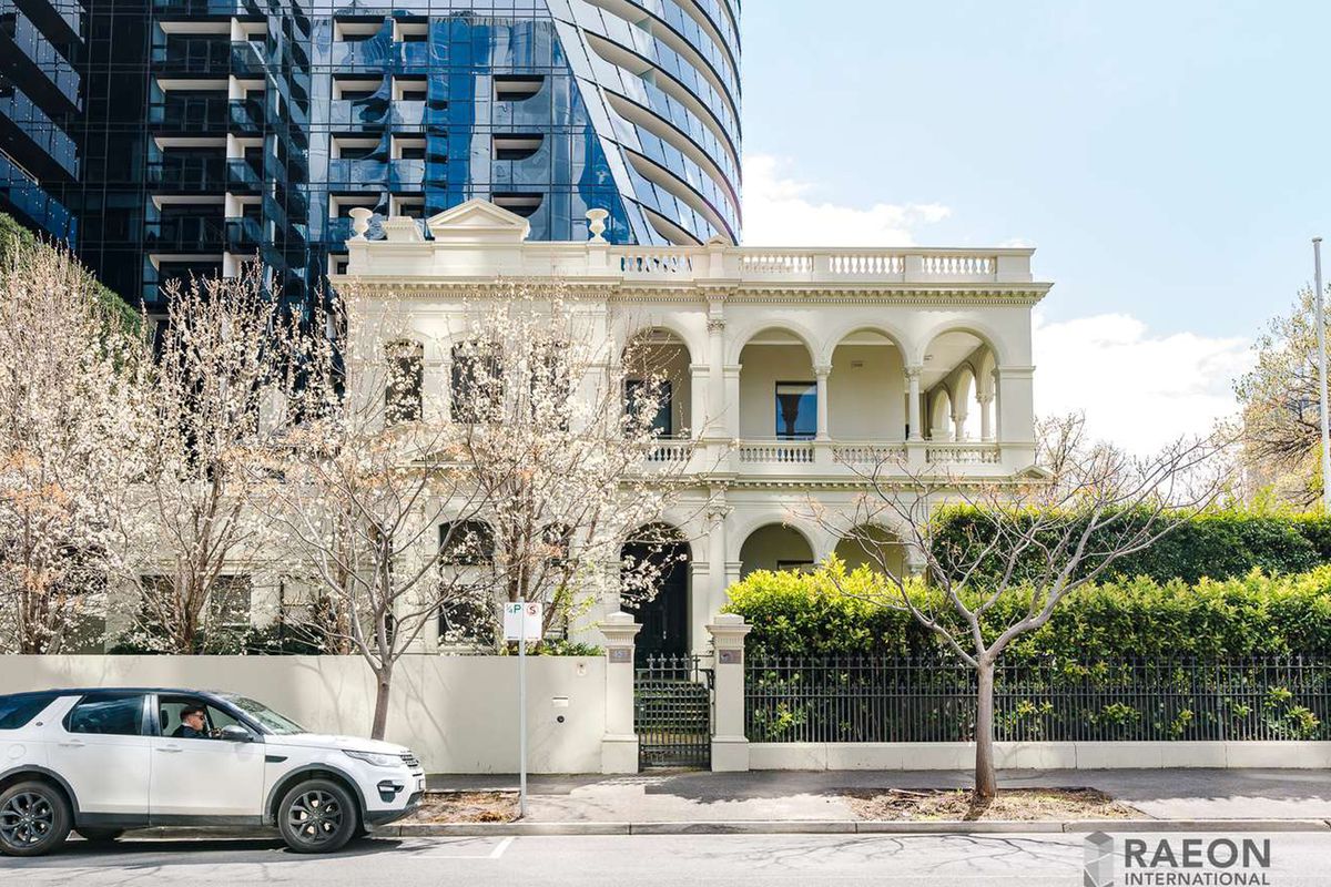 1008 / 452 St Kilda Road, Melbourne