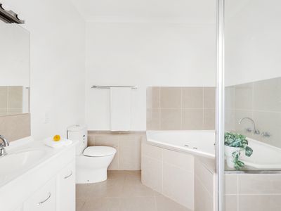 1 / 14 Howden Crescent, Braybrook