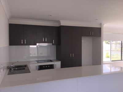1 / 14 Azure Way, Coomera