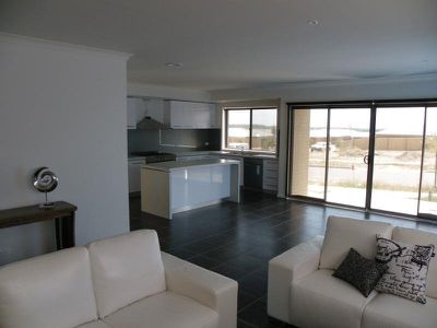 2-4 Casey Grove, Leopold