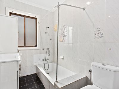 54 Auburn Parade, Cringila