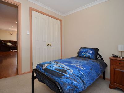 12 Holroyd Way, Boulder