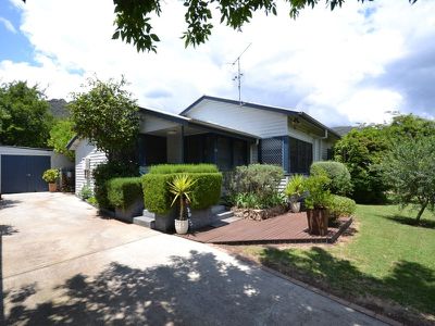 12 Lakeside Avenue, Mount Beauty