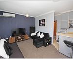 flat 3 / 72 Queen Street West, Levin