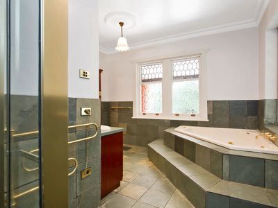 9 Cross Road, Kingswood
