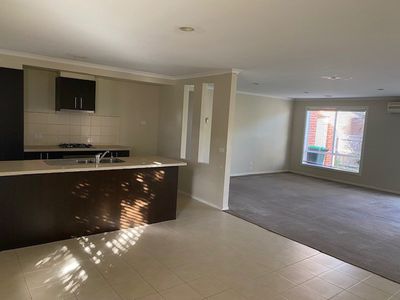 104 Rosegrange Boulevard, Tarneit