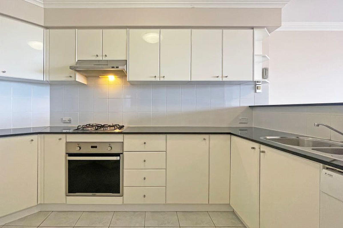 607 / 8 Wentworth Drive, Liberty Grove