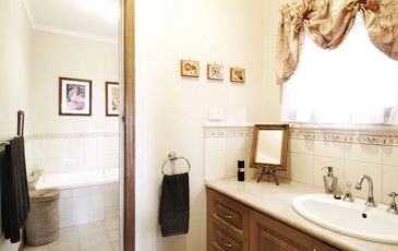 5 Armstrong Road, Beaconsfield Upper