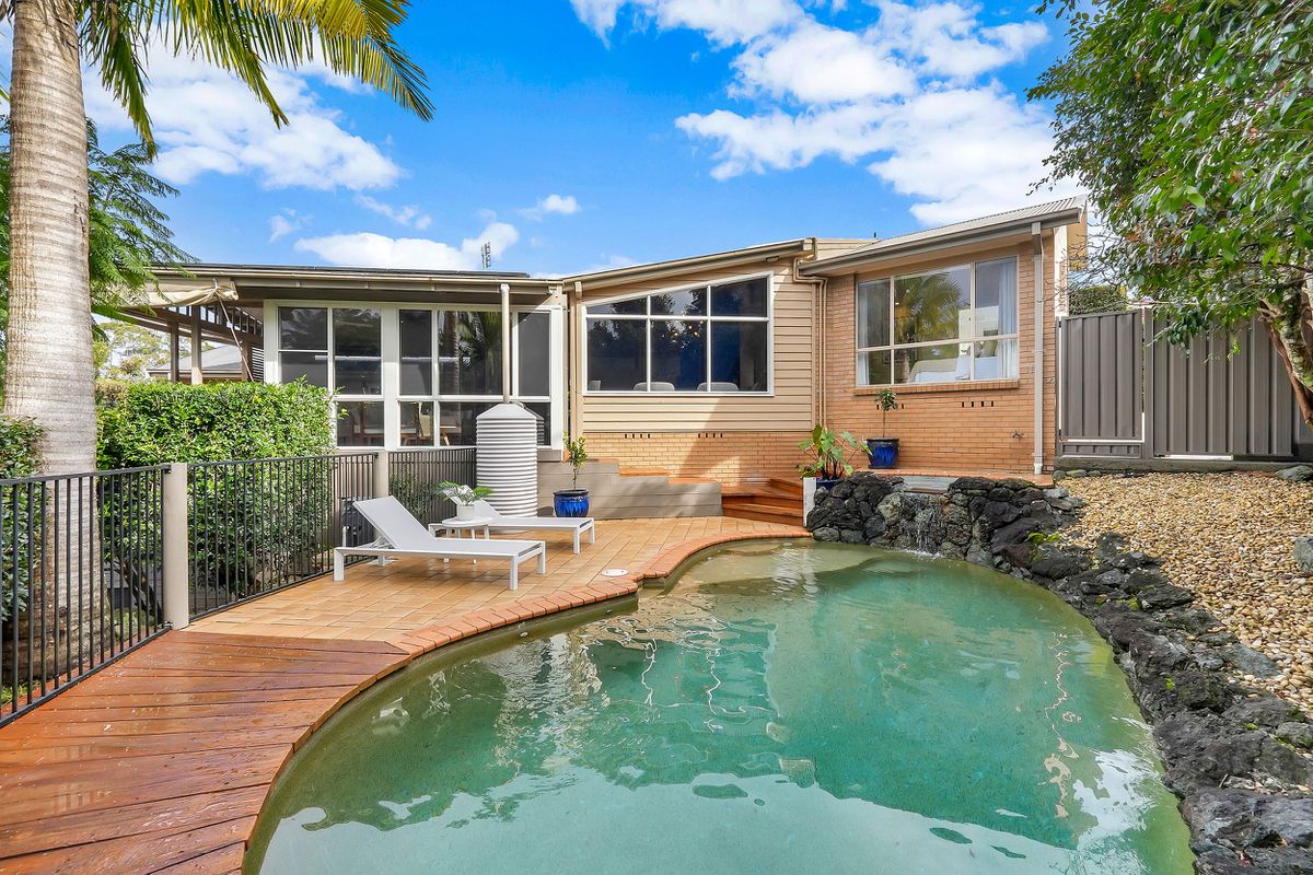 6 Robinia Parade, Springfield