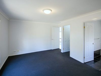 8 Forest Ridge Court, Springfield Lakes