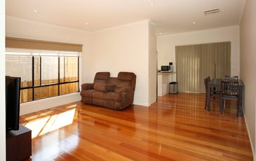 3/8 Charles Street, Pakenham