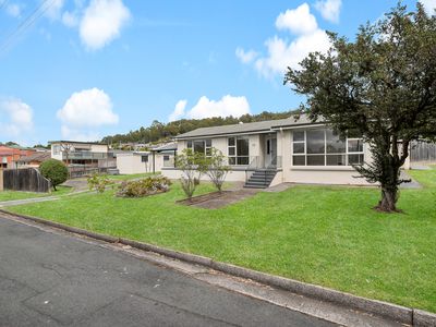 83 Pomona Road, Riverside