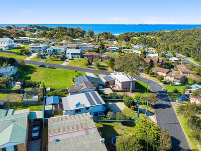 16 Collins Crescent, Narooma