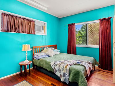 86 Bay Road, Coconuts