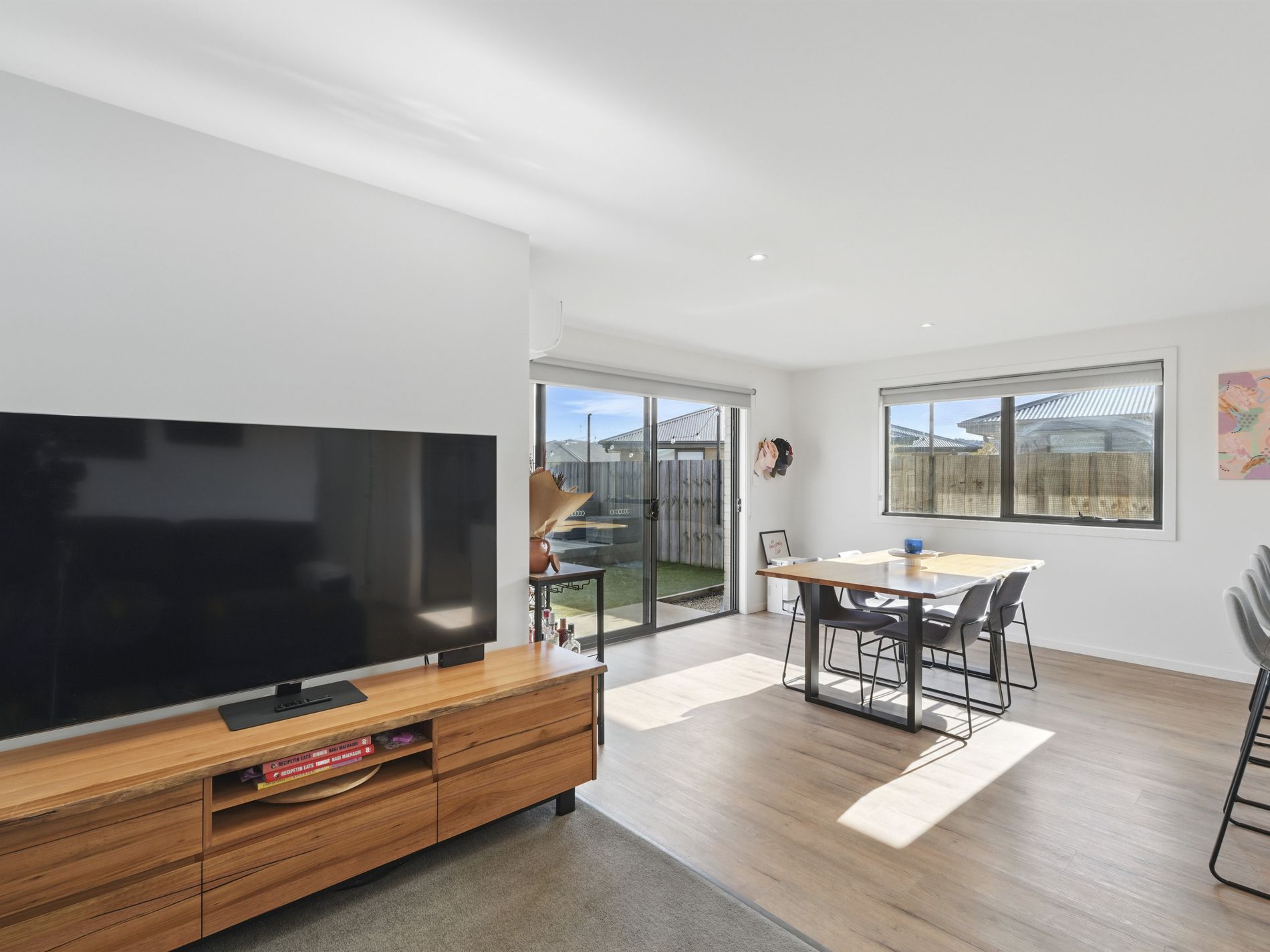 2 / 10 Curtain Court, Brighton