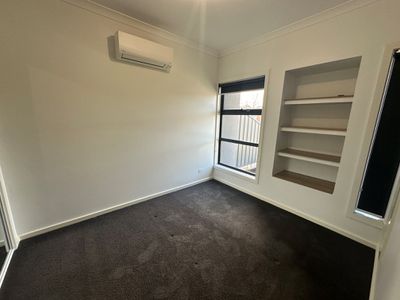 35A Hindmarsh Drive, Manor Lakes
