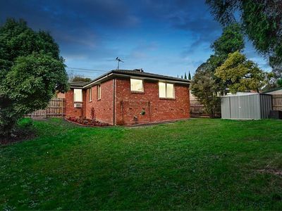 16 Jull Parade, Ringwood North